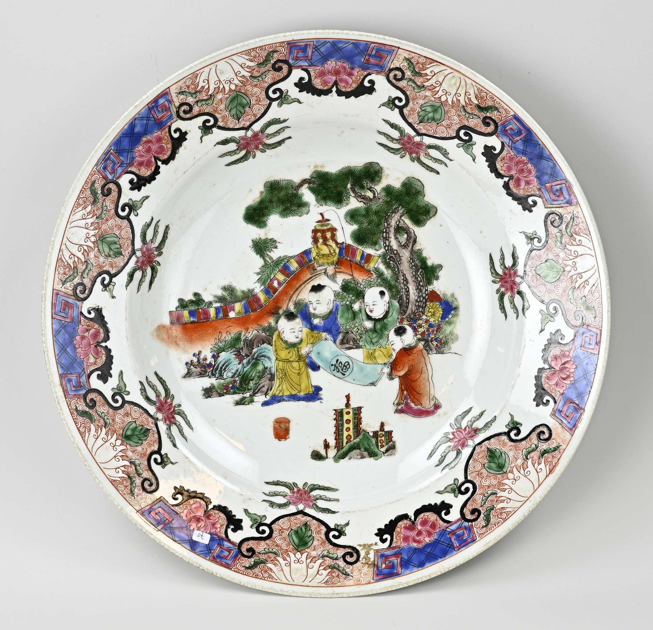 Large Chinese dish Ø 44.5 cm.
