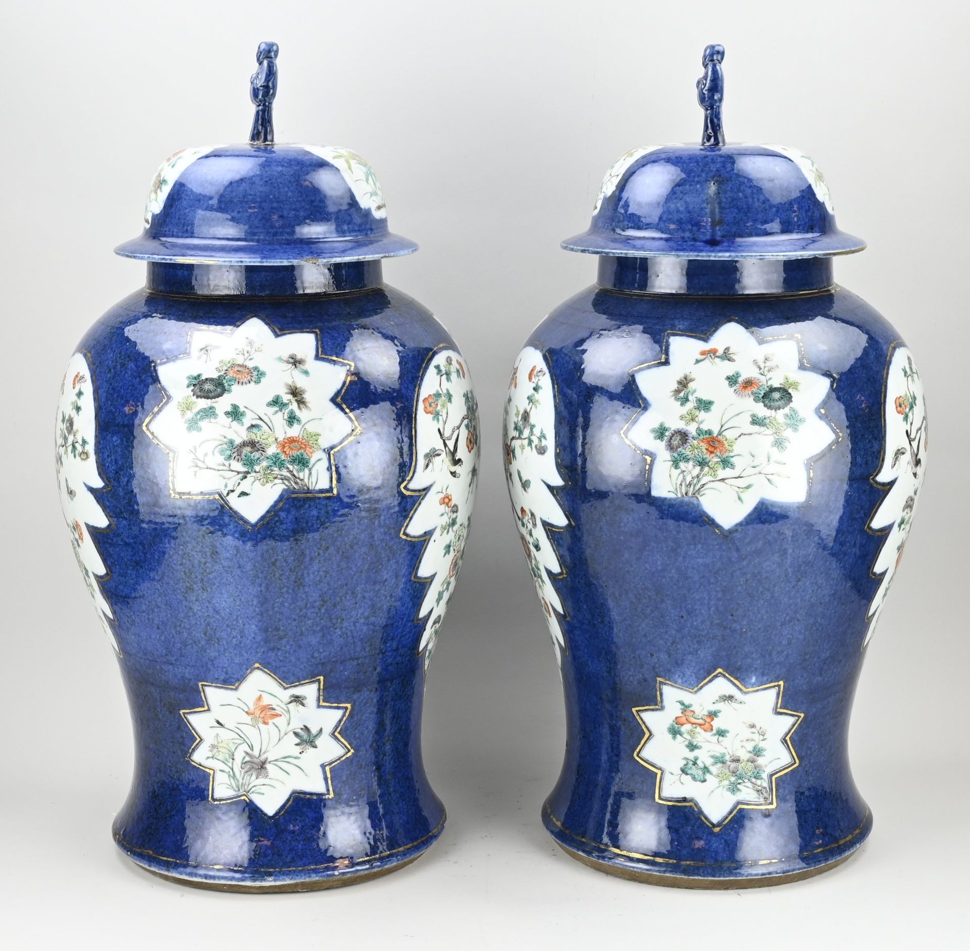 Two capital 18th century Chinese vases, H 70 x Ø 34 cm. - Image 2 of 3