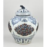 Large Chinese lidded pot, H 46 x Ø 33 cm.