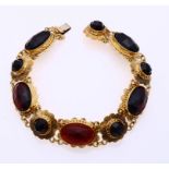 Yellow gold bracelet with garnet