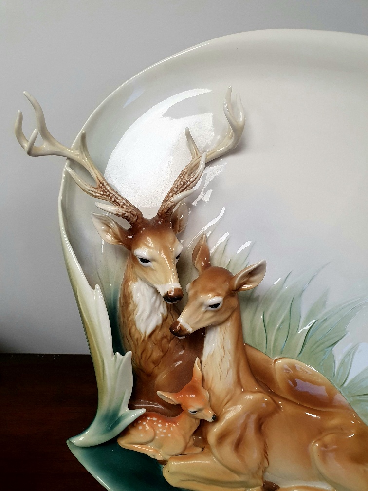 Impressive Franz Design Limited Edition Display Charger with Deer Family measuring 18 inches - Image 2 of 3