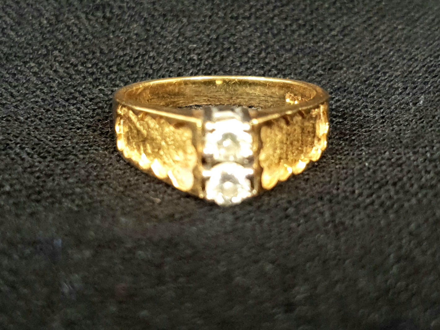Hallmarked18ct Gold Ring with Two Inset Diamonds, total weight 5.08g - Image 4 of 4