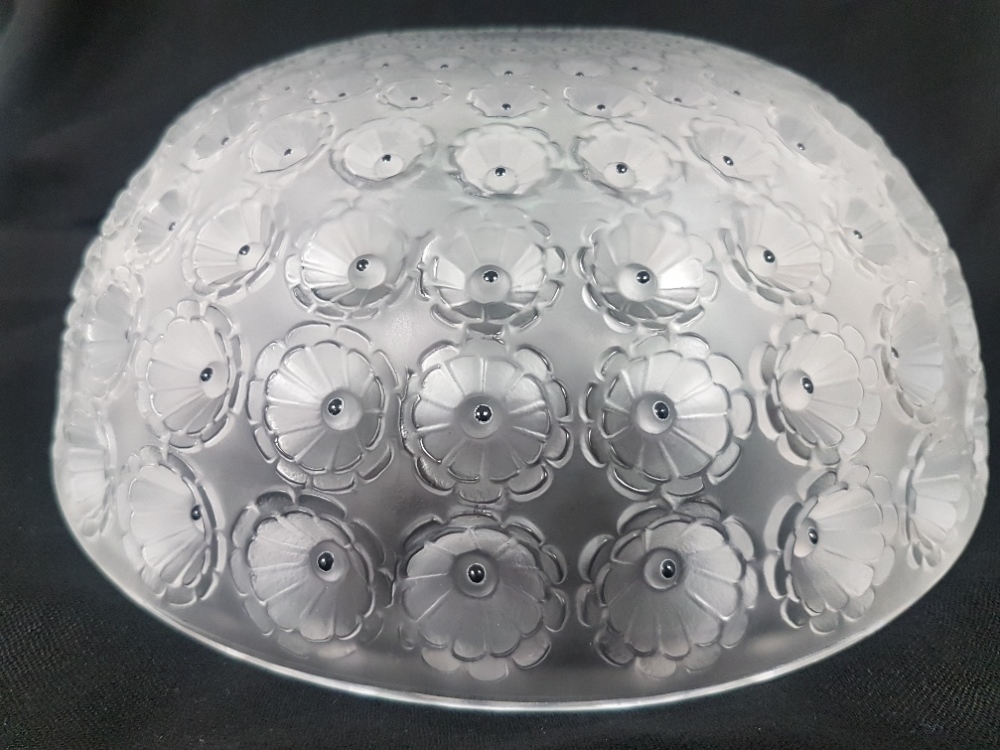 Lalique Clear and Frosted Nemours Glass Bowl measuring 25cm in diameter. Excellent condition. - Image 5 of 5