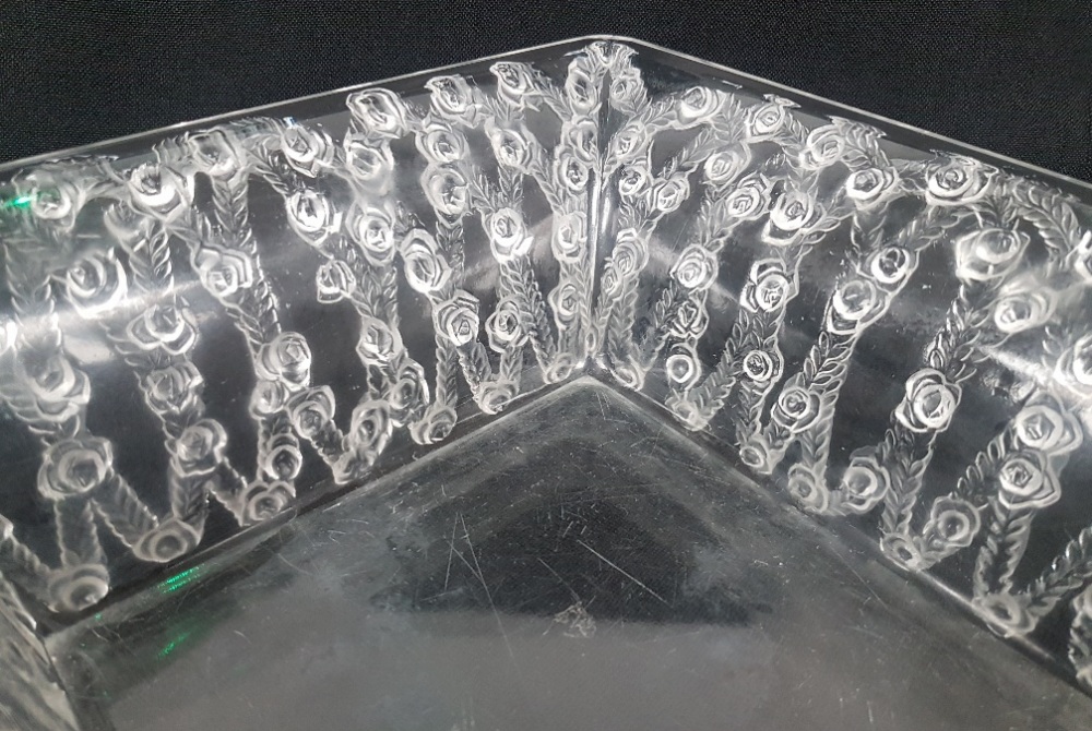 Lalique 1939 Square Crystal Rose Design Dish measuring 245mm x 245mm with etched signature - Image 4 of 7