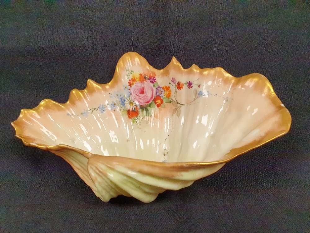 Nautilus Pottery of Glasgow Oyster Shell from 1900 with gilt edging