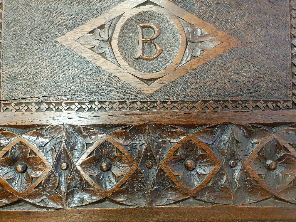 A Chip Carved Victorian Oak Tray inscribed with the letter "B" - Image 3 of 4
