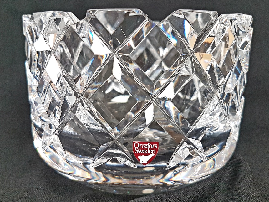 Orrefors Cut Glass Bowl Reference 3831-121 with label and engraved base. 15cm diameter. - Image 2 of 3