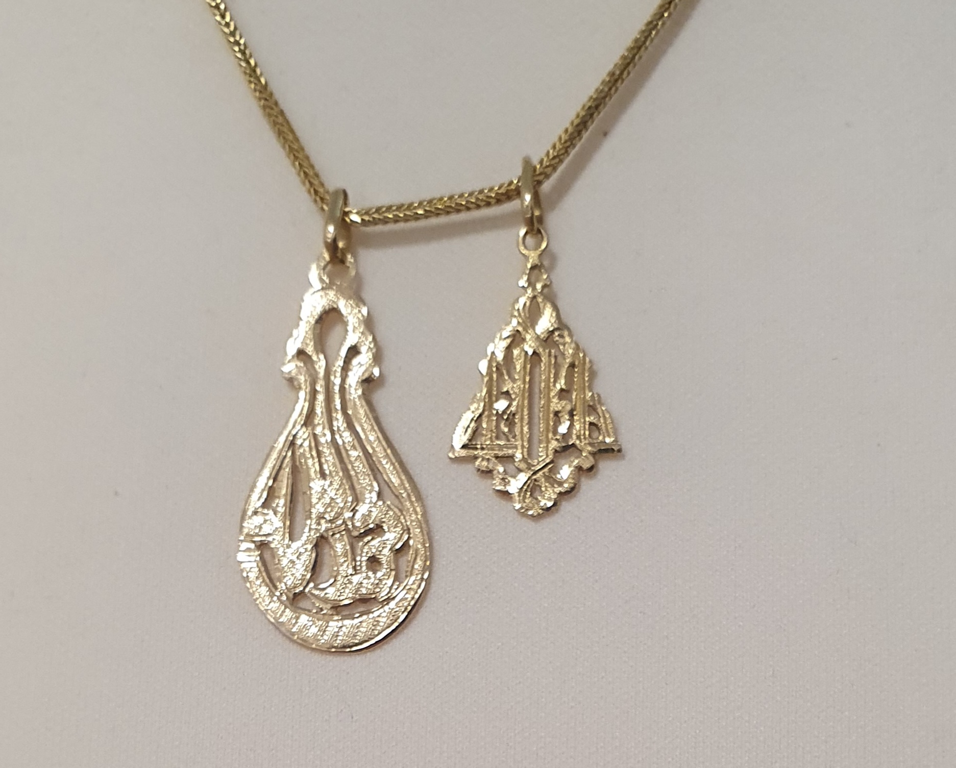 18ct Gold Pear Pendant plus one other with 9ct Chain, total weight 15.7g. Chain length is 20 inches. - Image 3 of 3