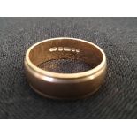 9ct Gold Wedding Band. Weight 5g. Size R