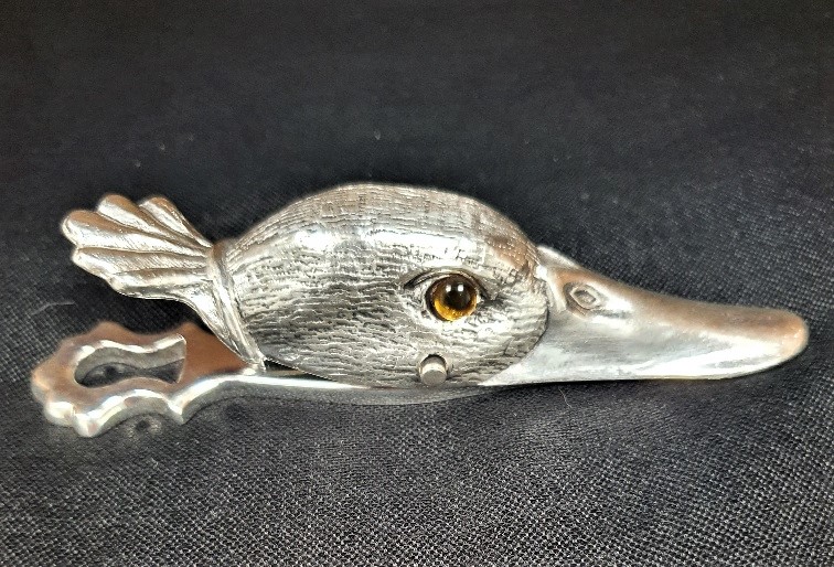 Contemporary White Metal Stationery Clip Modelled as a Duck's Head - Image 3 of 3