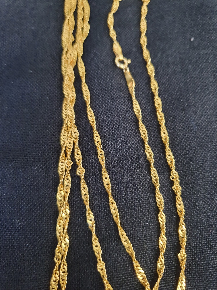 18ct Gold Chain with 9ct Cruficix, total weight 11.5g - Image 3 of 3