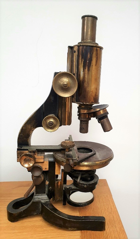 Ernst Leitz 1925 Monocular Brass Microscope, Model Number 98995. - Image 2 of 5