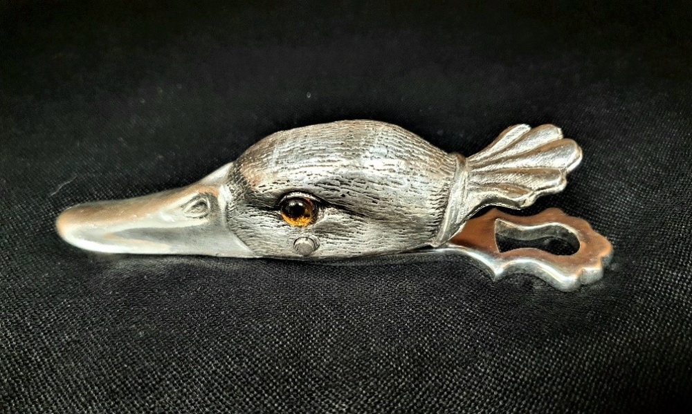 Contemporary White Metal Stationery Clip Modelled as a Duck's Head - Image 2 of 3