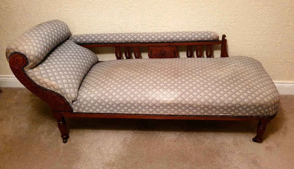 Edwardian Oak Chaise Longue with Art Nouveau Carving, on Four Legs with Castors