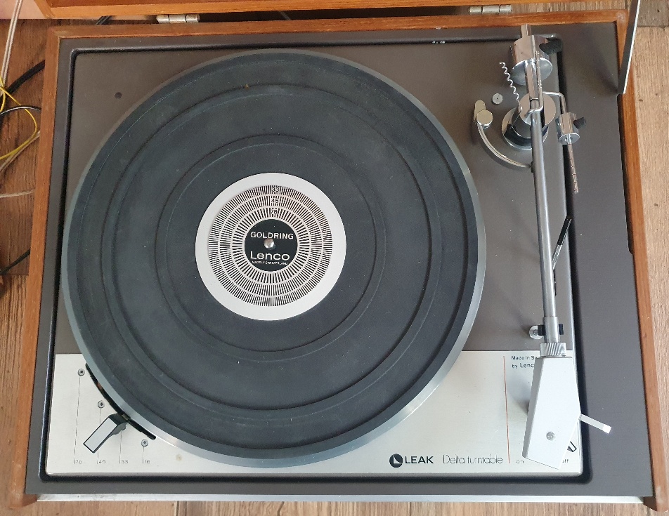 Lenco Goldring Swiss vintage Turntable, No Speakers or Amplifier.  Condition - turns on. - Image 4 of 4