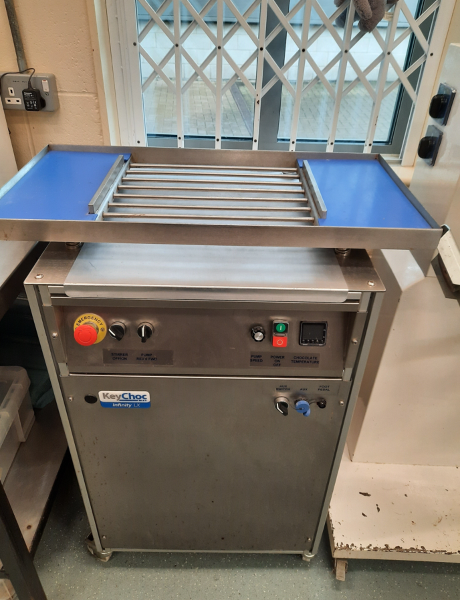 CHOCOLATE TEMPERING MACHINE