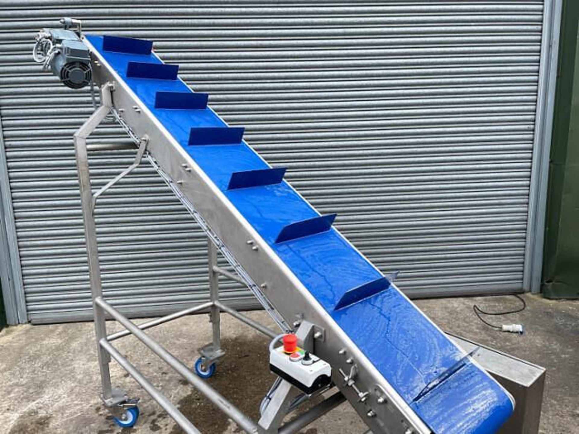 INCLINED CONVEYOR