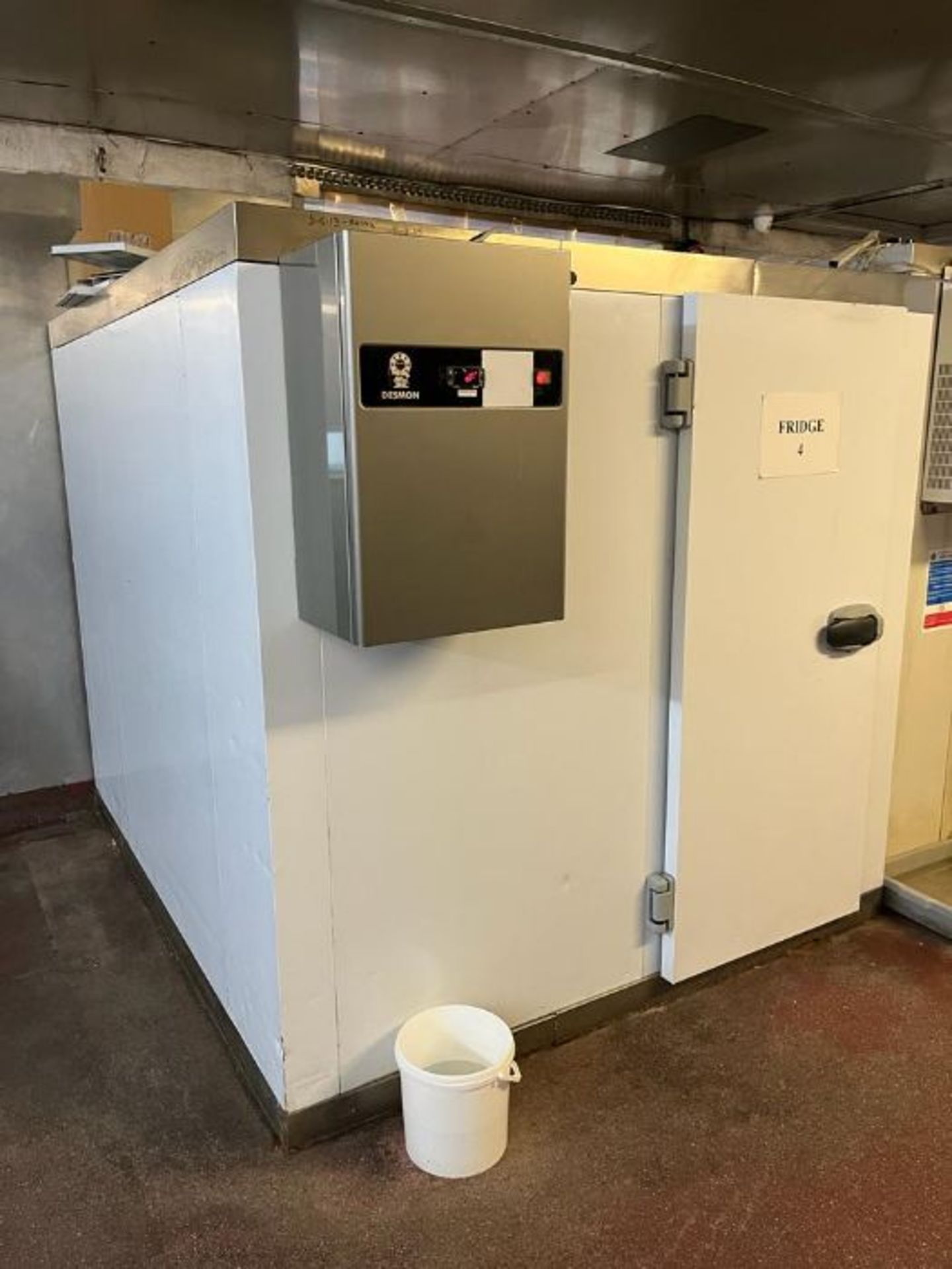 WALK-IN FRIDGE ROOM