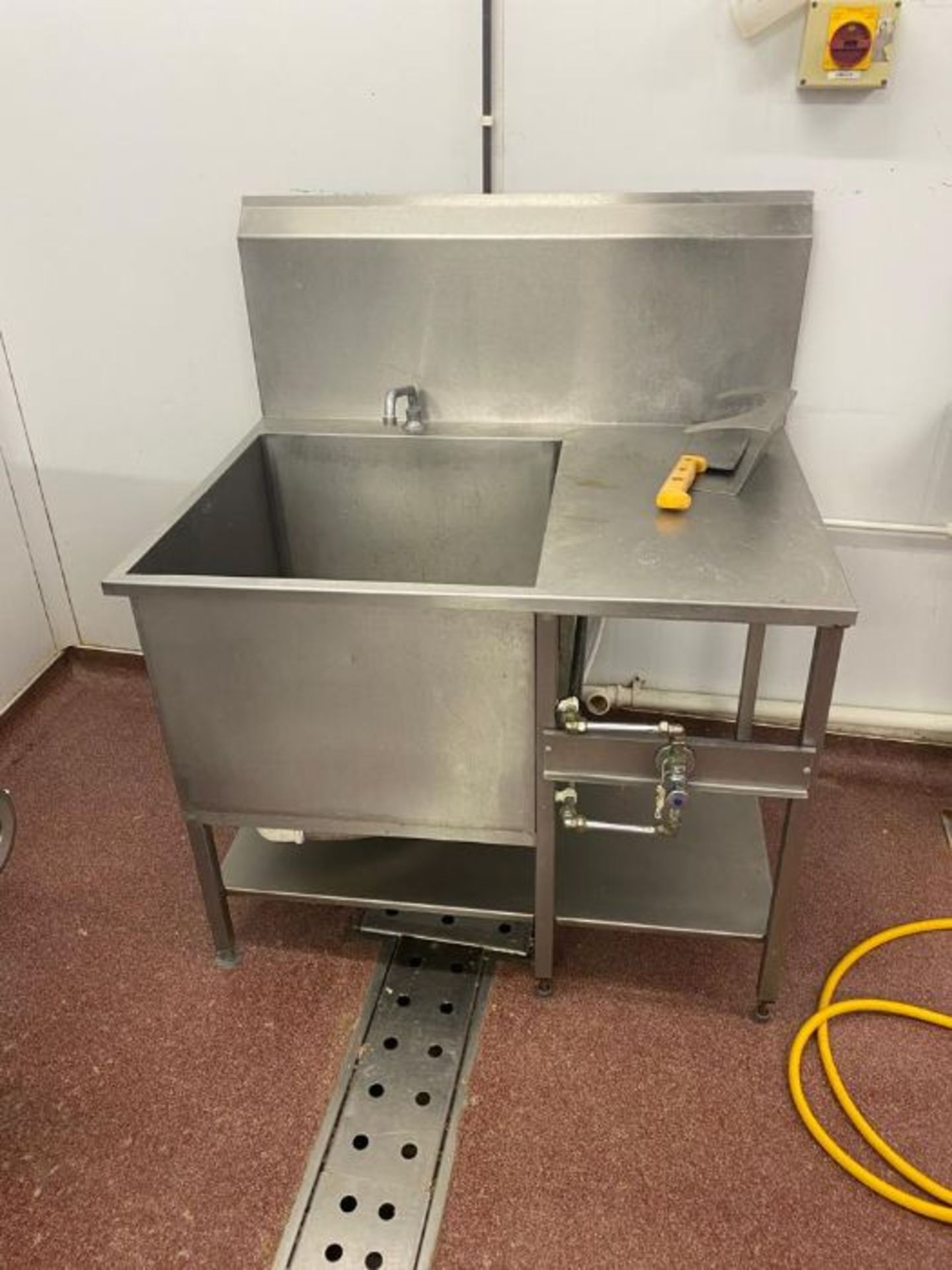 STAINLESS STEEL SINK