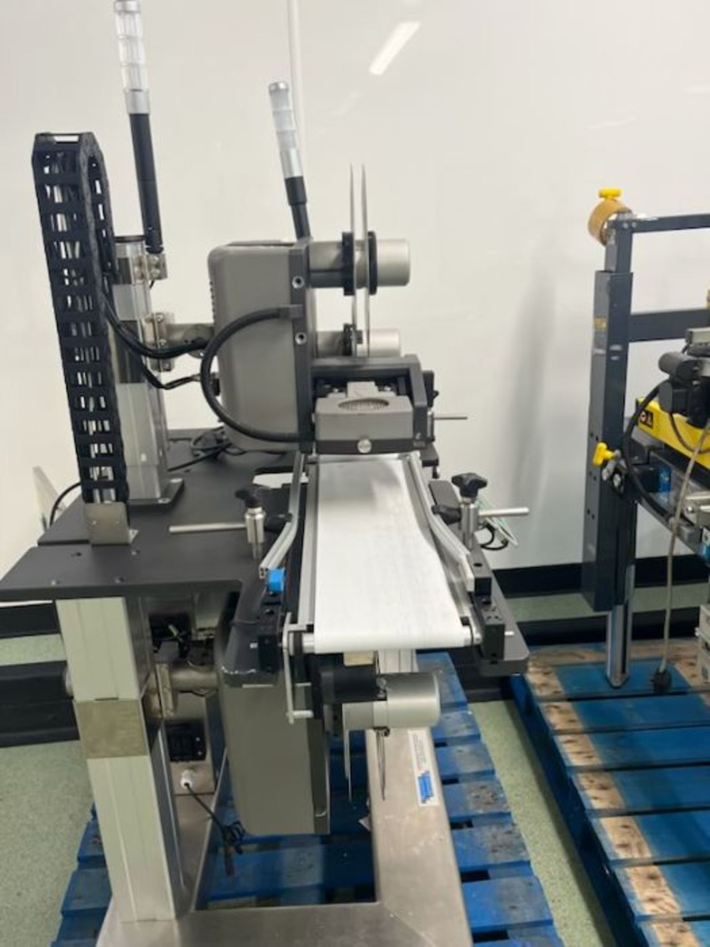 2021 ILS TOP & BOTTOM LABELLING STATION - LEFT TO RIGHT D43 / T43 LABELLING STATION - Image 3 of 3