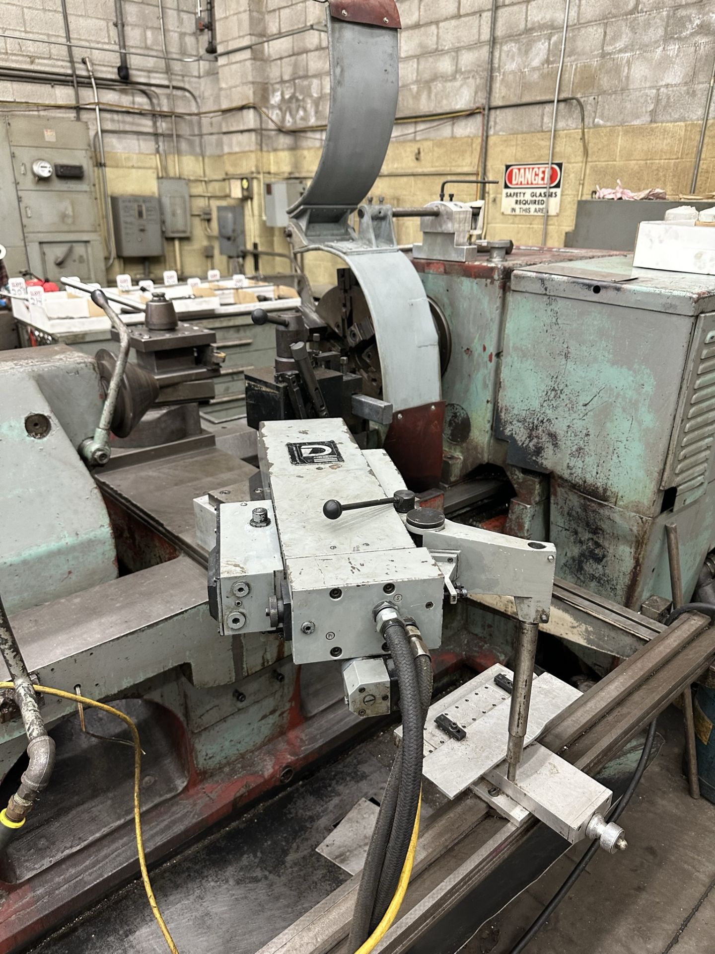 TOS SUS 80 LATHE, 32" X 130" CC, 15" 6-JAW CHUCK, TAILSTOCK, (2) STEADY RESTS, DUPLOMATIC TA-175 - Image 24 of 27