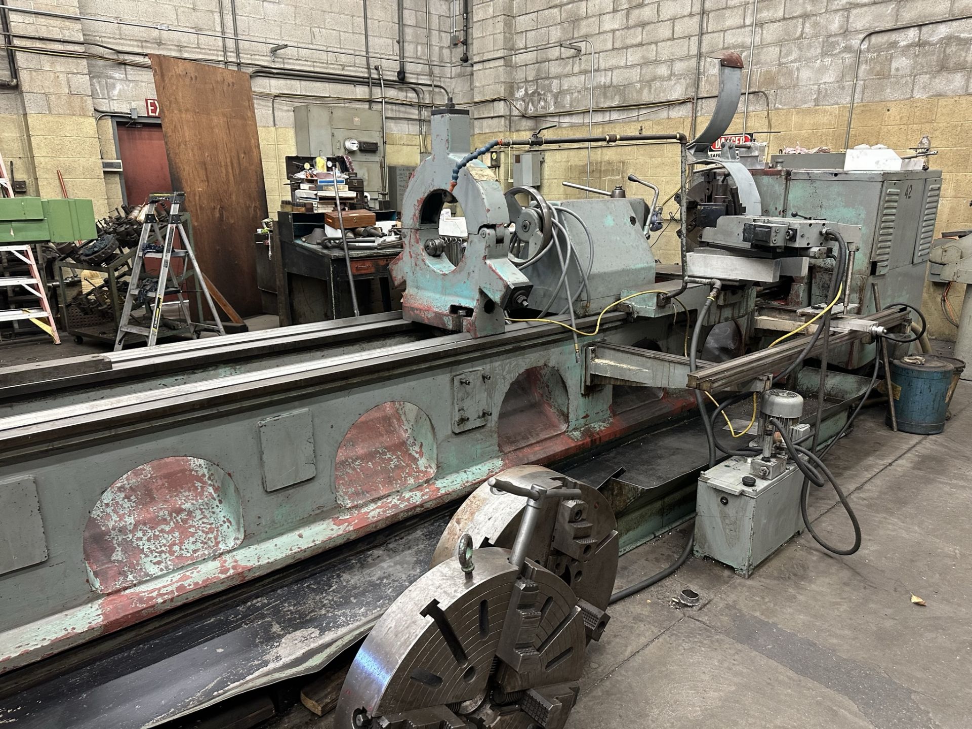 TOS SUS 80 LATHE, 32" X 130" CC, 15" 6-JAW CHUCK, TAILSTOCK, (2) STEADY RESTS, DUPLOMATIC TA-175 - Image 22 of 27