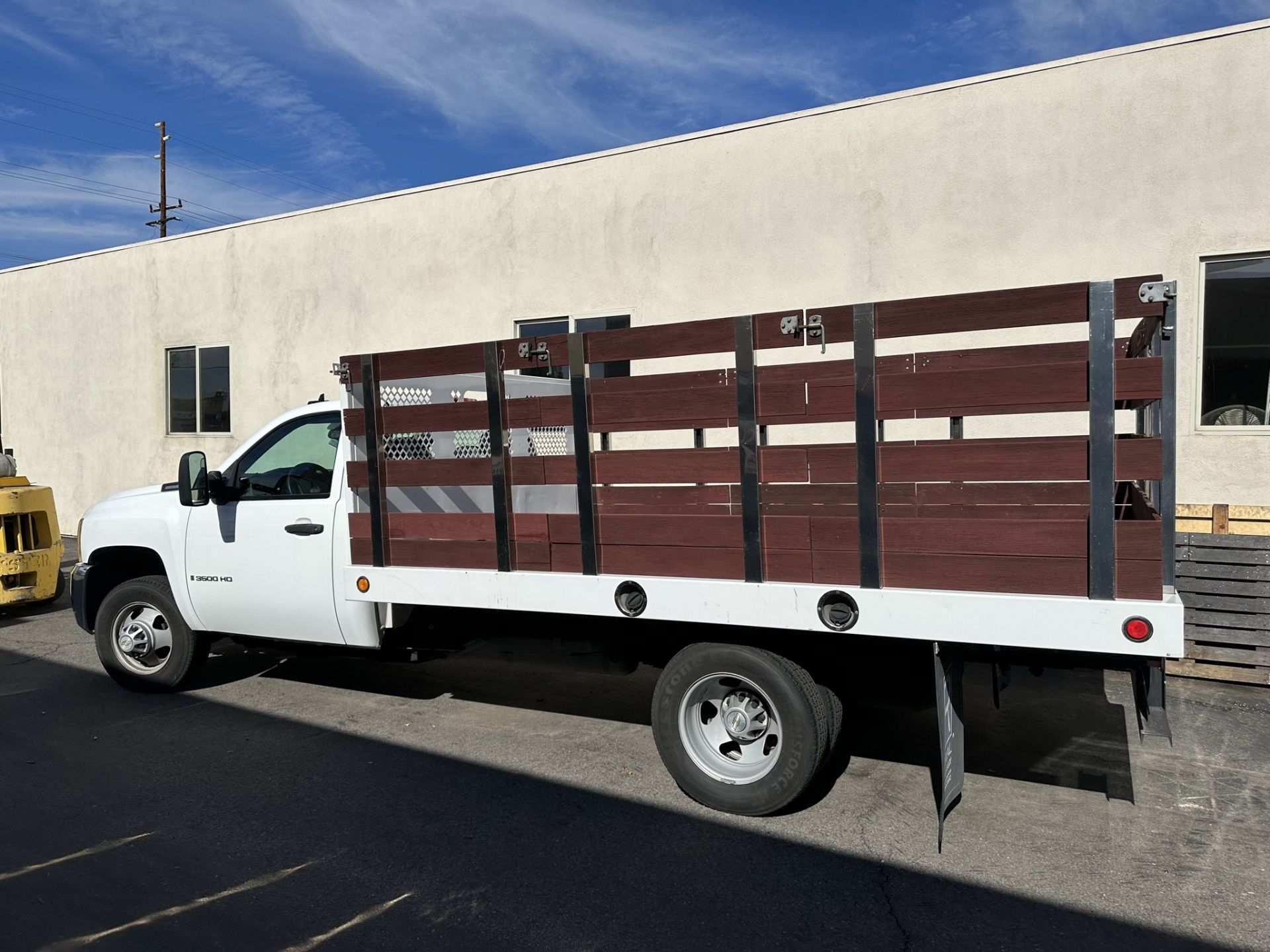 2009 CHEVY 3500 HD 12' STAKE BED TRUCK, GASOLINE, STANDARD CAB, APPROX. 52,587 MILES, VIN: - Image 2 of 30