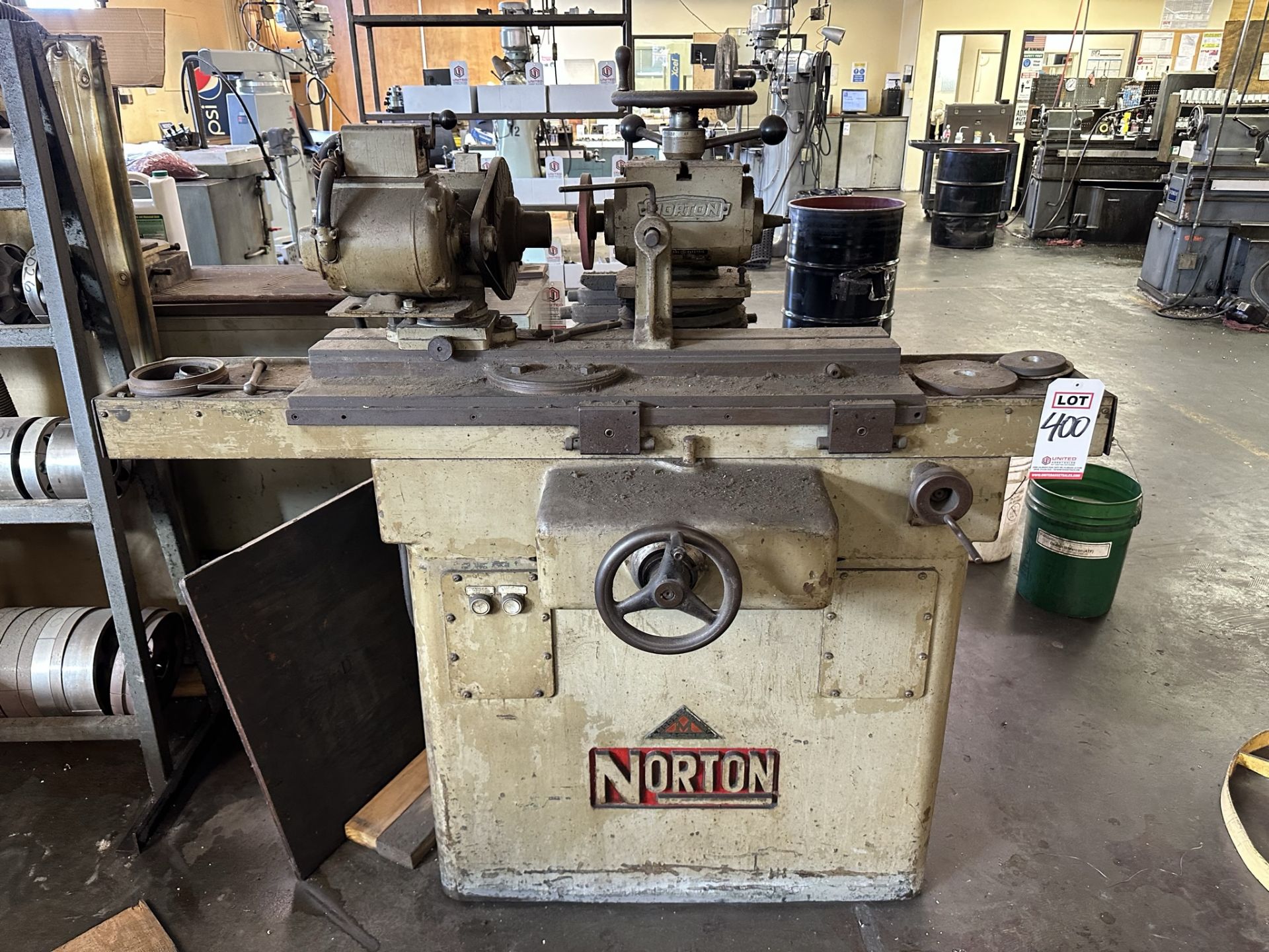 NORTON GRINDING MACHINE