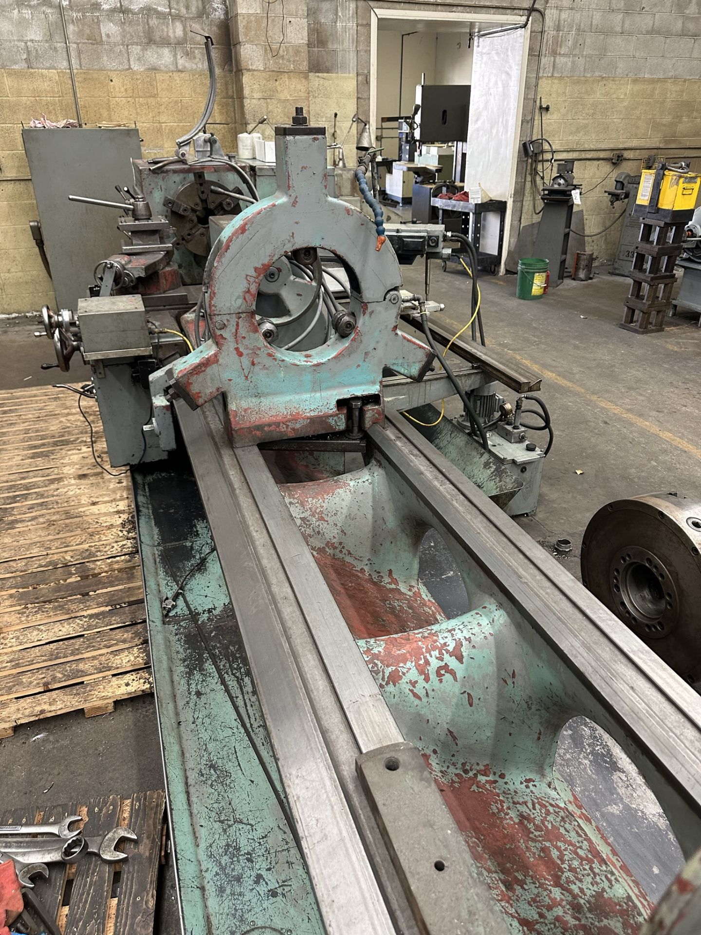 TOS SUS 80 LATHE, 32" X 130" CC, 15" 6-JAW CHUCK, TAILSTOCK, (2) STEADY RESTS, DUPLOMATIC TA-175 - Image 15 of 27