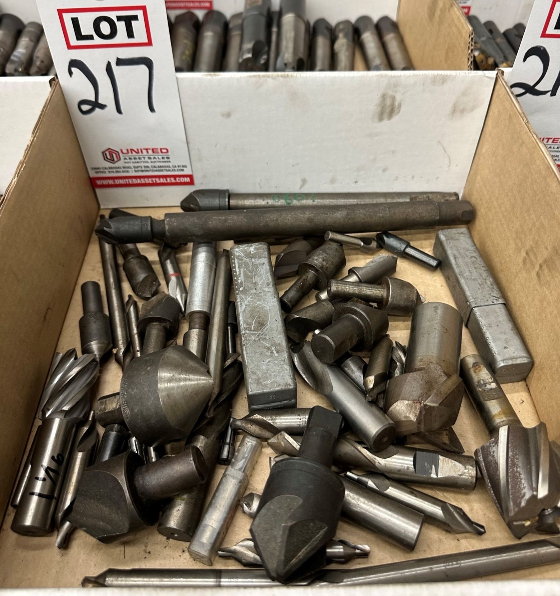 LOT - COUNTERSINKS, ROUNDOVER, END MILL CUTTERS