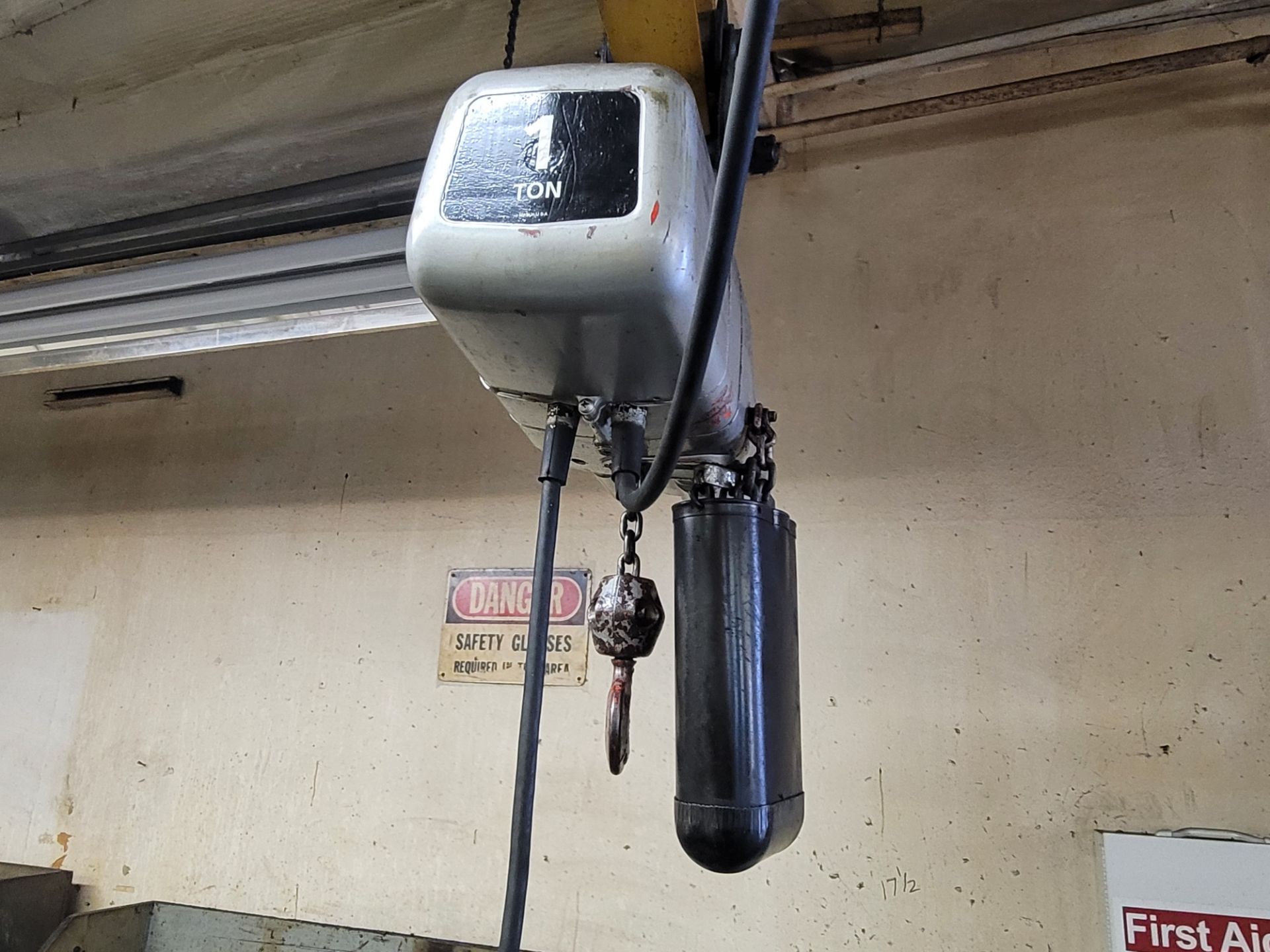 JIB CRANE W/ 1-TON ELECTRIC CHAIN HOIST, 80" REACH, MAX HOIST HOOK HEIGHT FROM FLOOR: 78"