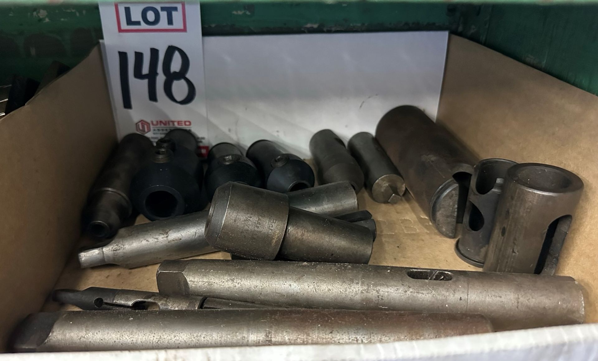LOT - TAPER AND STRAIGHT SHANK TOOL HOLDERS