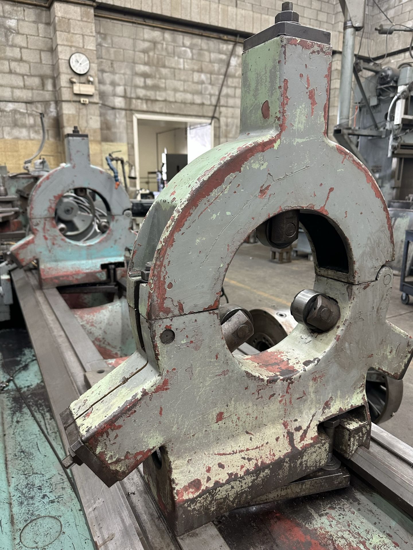 TOS SUS 80 LATHE, 32" X 130" CC, 15" 6-JAW CHUCK, TAILSTOCK, (2) STEADY RESTS, DUPLOMATIC TA-175 - Image 16 of 27