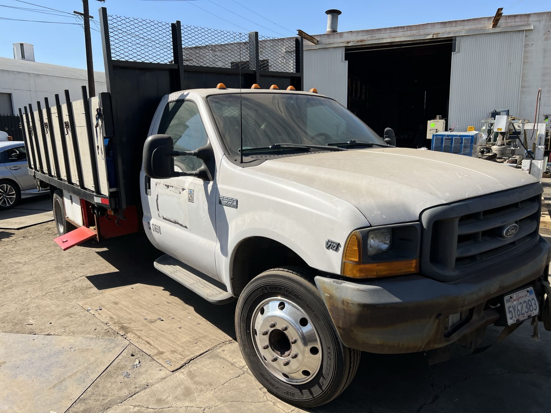 1999 FORD F550 SUPER DUTY, STAKE BED TRUCK, 16' BED, ENGINE NEEDS WORK, GASOLINE 6.8L ENGINE, GOOD