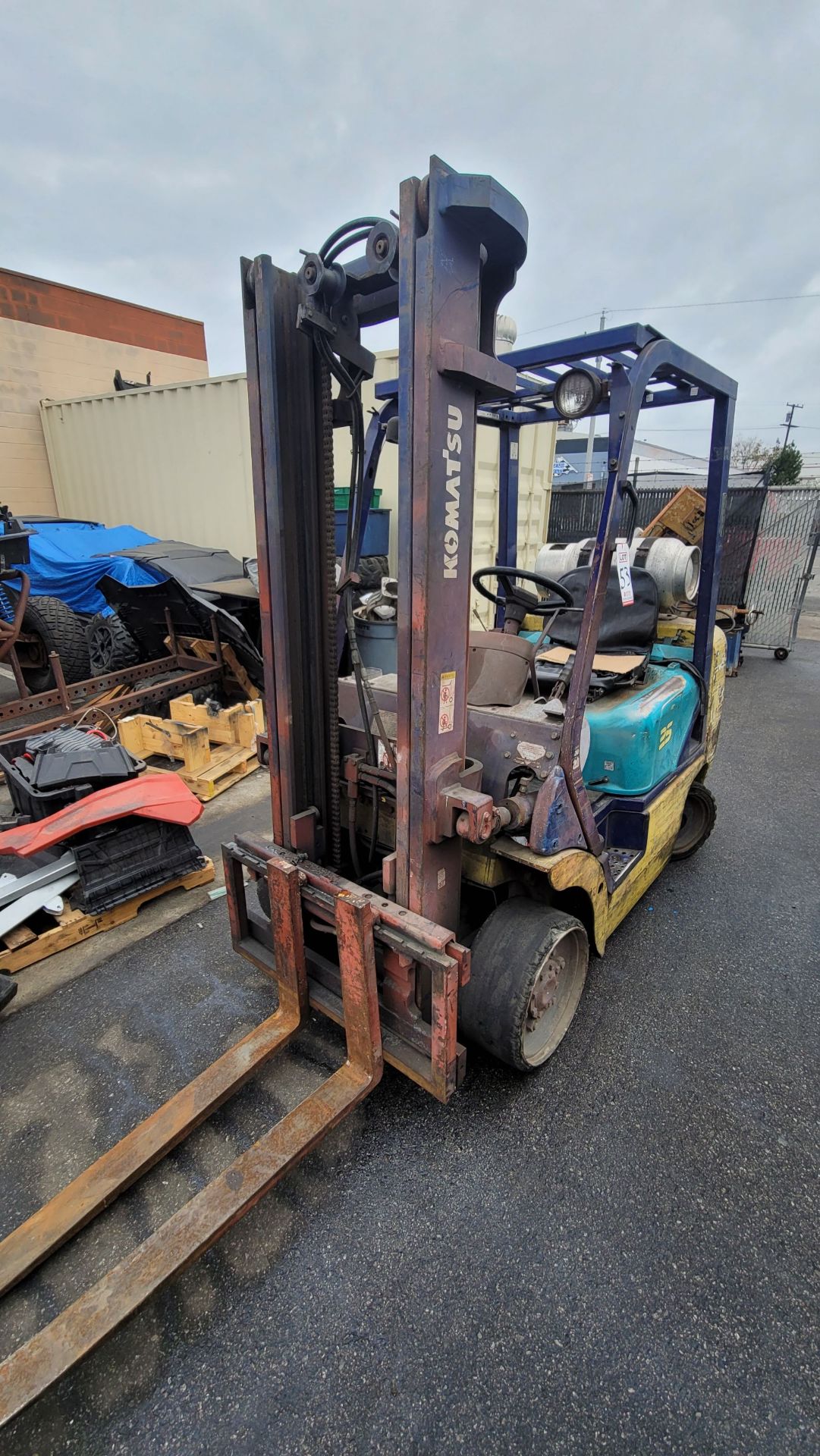 KOMATSU LPG FORKLIFT, MODEL FG25STLP-12, S/N 514759A, 4,480 LB CAPACITY, 2-STAGE MAST, SIDE SHIFT, - Image 5 of 6