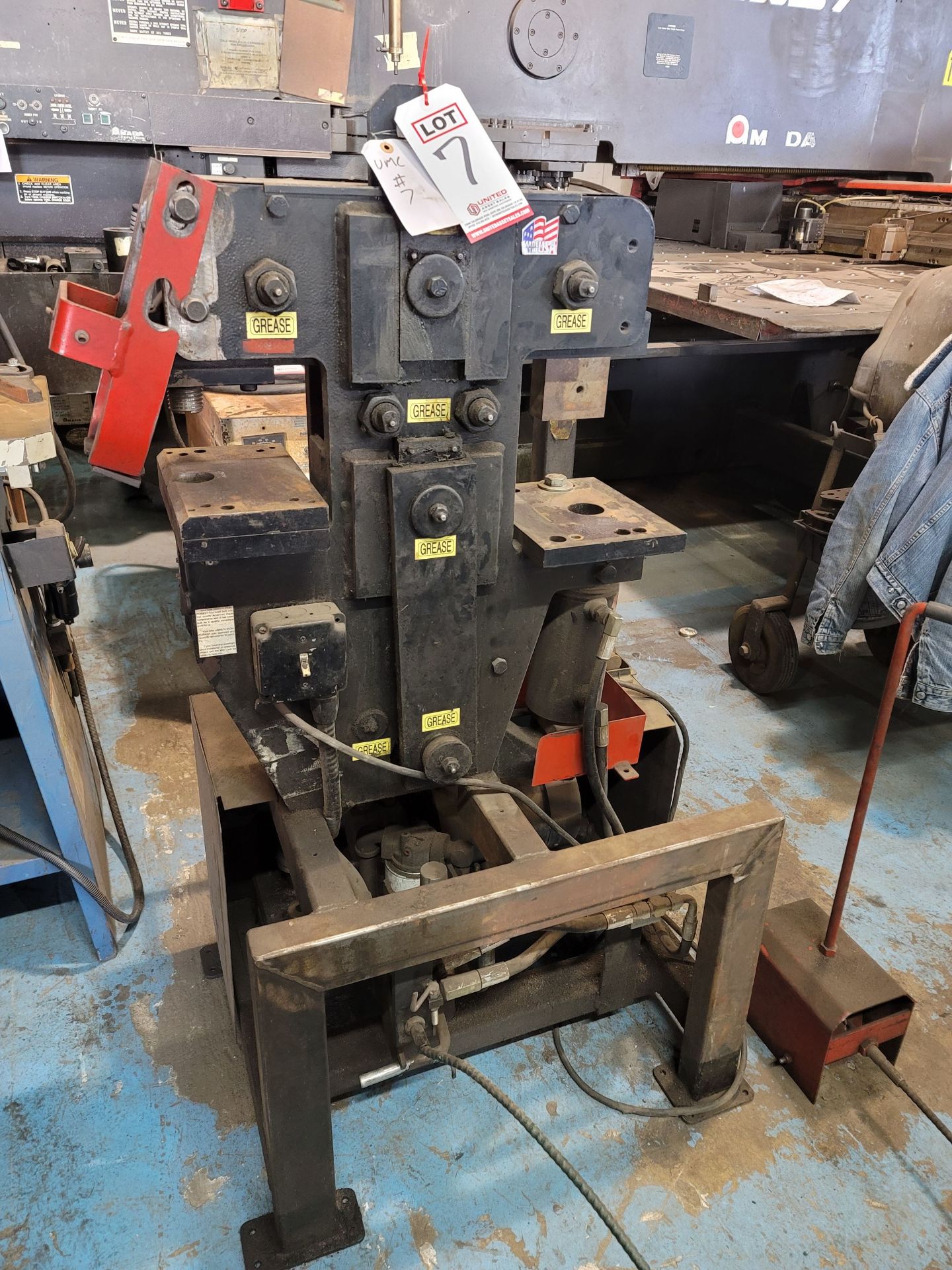 THE CLEVELAND STEEL TOOL CO. 25-TON JAWS IV IRONWORKER, DUAL STATION