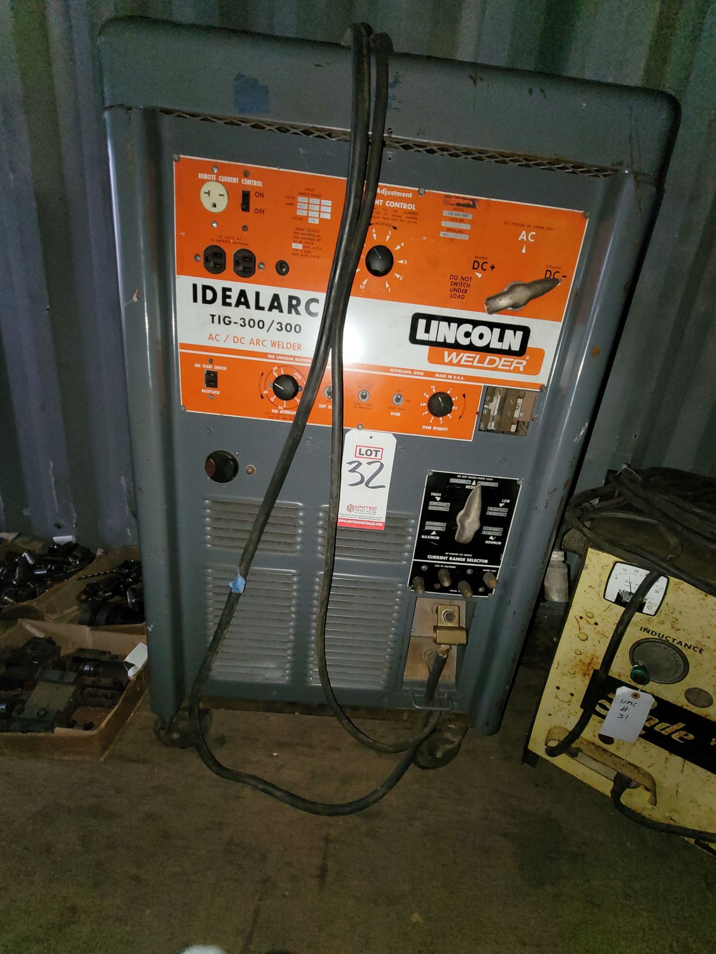 LINCOLN IDEALARC TIG 300/300 AC/DC ARC WELDER, CODE NO. 6187-CH, S/N AC-224943