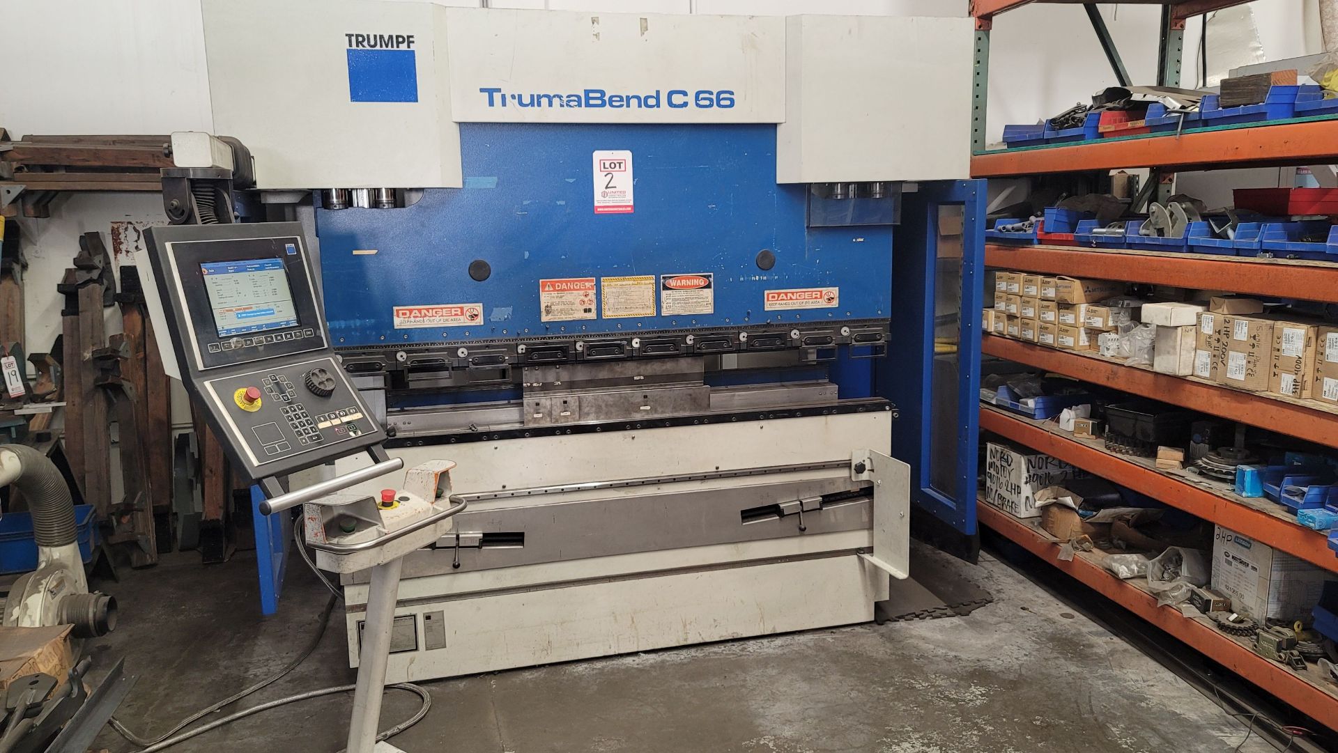 2006 TRUMPF TRUMABEND C66 HYDRAULIC PRESS BRAKE, 66 TON CAPACITY, 4-AXIS BACK GAUGES, 81.8" - Image 8 of 18