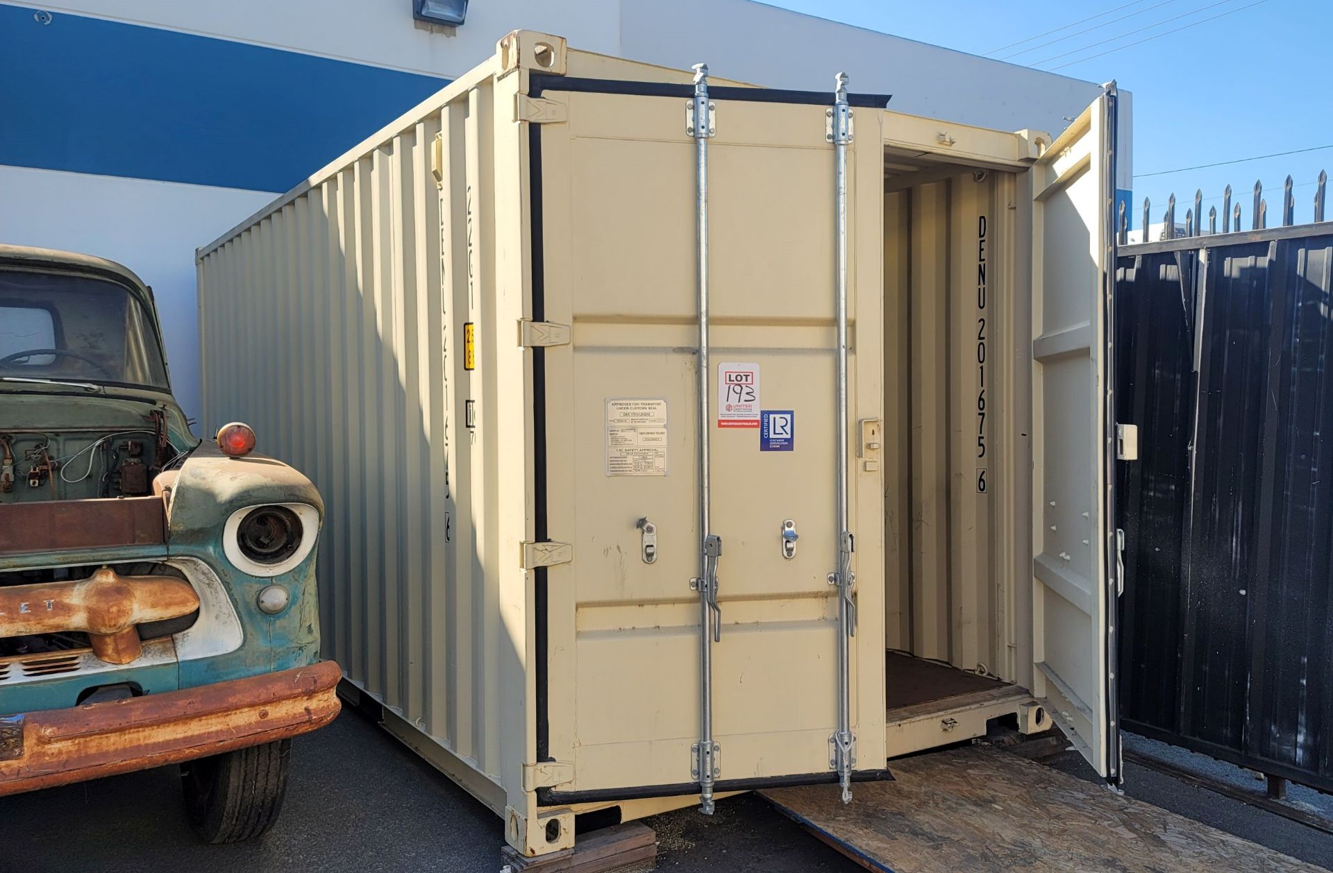 20' SHIPPING CONTAINER, IMMACULATE, NO CONTENTS