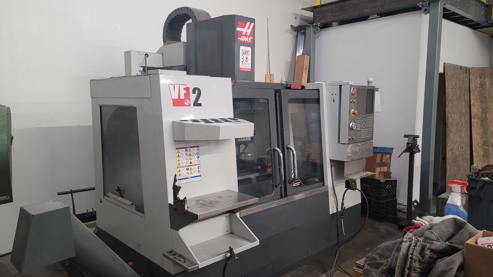 2014 HAAS VF-2 VERTICAL MACHINING CENTER, XYZ TRAVELS: 30" X 16" Y 20" Z, 36" X 14" TABLE, 24 ATC, - Image 5 of 11