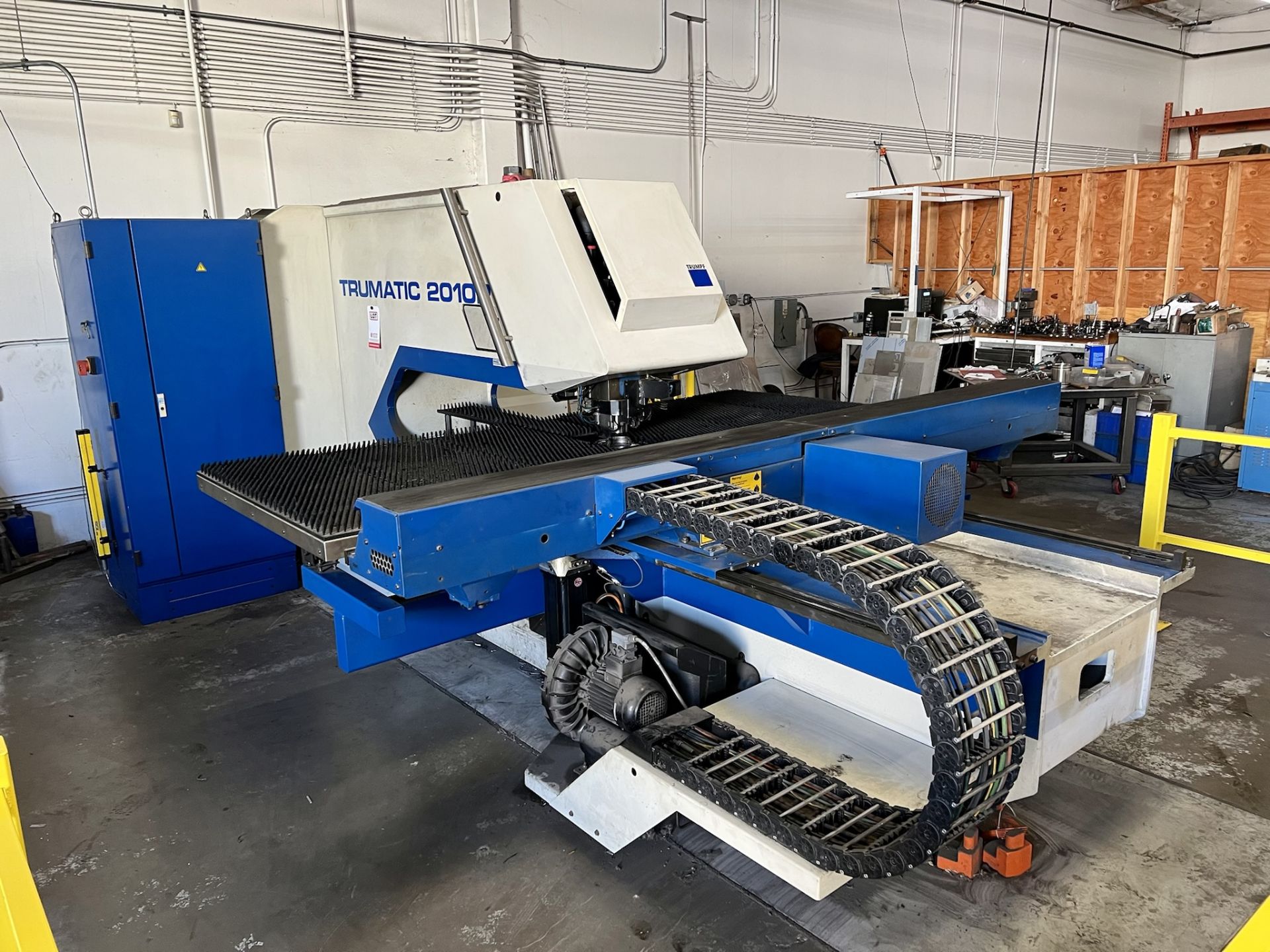 2006 TRUMPF TRUMATIC 2010R CNC TURRET PUNCH, 50" X 50" TABLE, MULTI SET, PUNCH TOOLING AND CABINETS - Image 2 of 52
