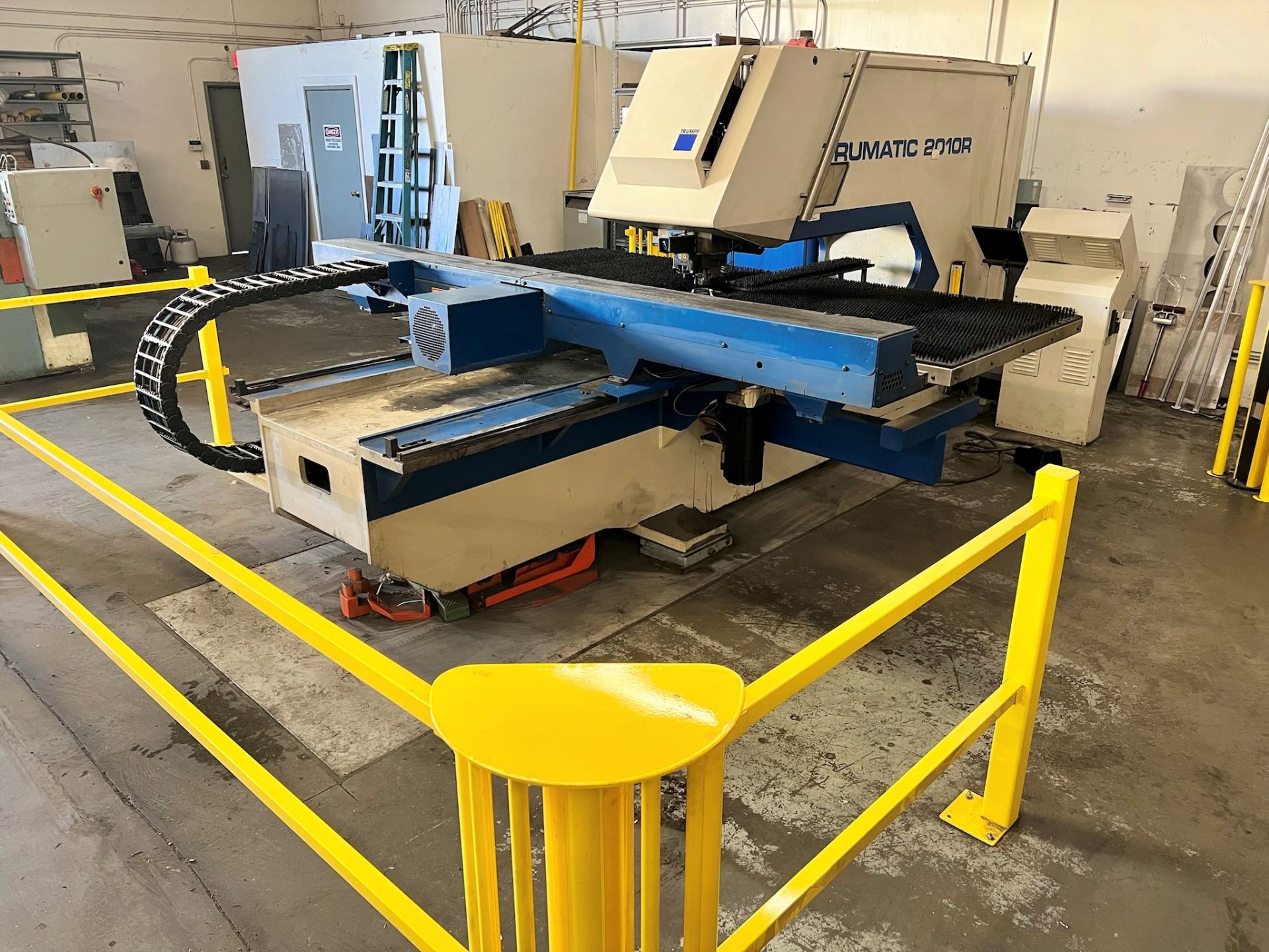 2006 TRUMPF TRUMATIC 2010R CNC TURRET PUNCH, 50" X 50" TABLE, MULTI SET, PUNCH TOOLING AND CABINETS