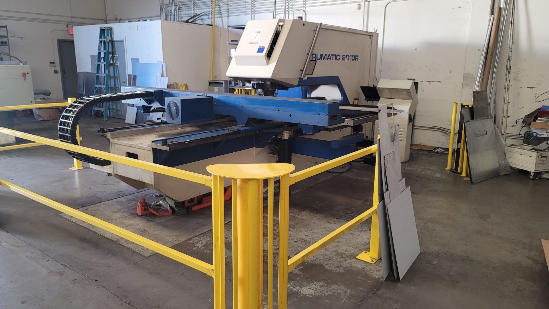 2006 TRUMPF TRUMATIC 2010R CNC TURRET PUNCH, 50" X 50" TABLE, MULTI SET, PUNCH TOOLING AND CABINETS - Image 15 of 52