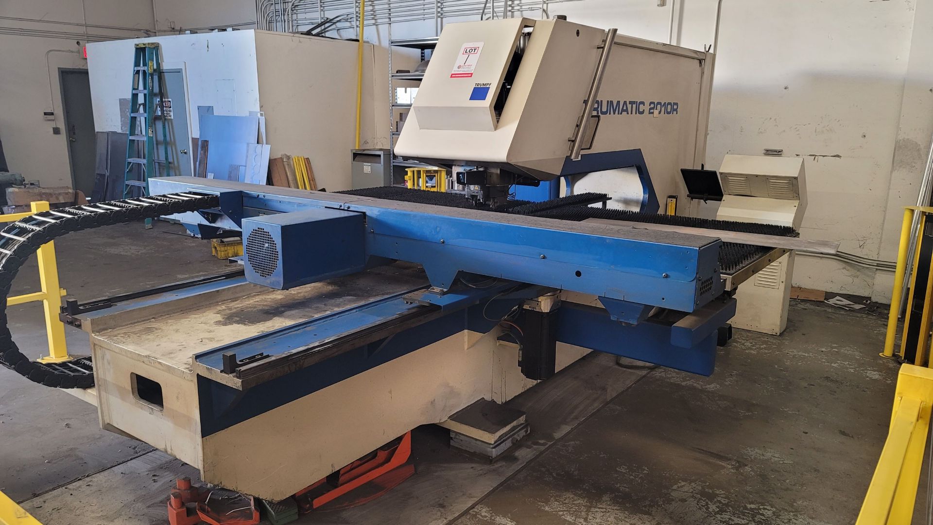 2006 TRUMPF TRUMATIC 2010R CNC TURRET PUNCH, 50" X 50" TABLE, MULTI SET, PUNCH TOOLING AND CABINETS - Image 16 of 52