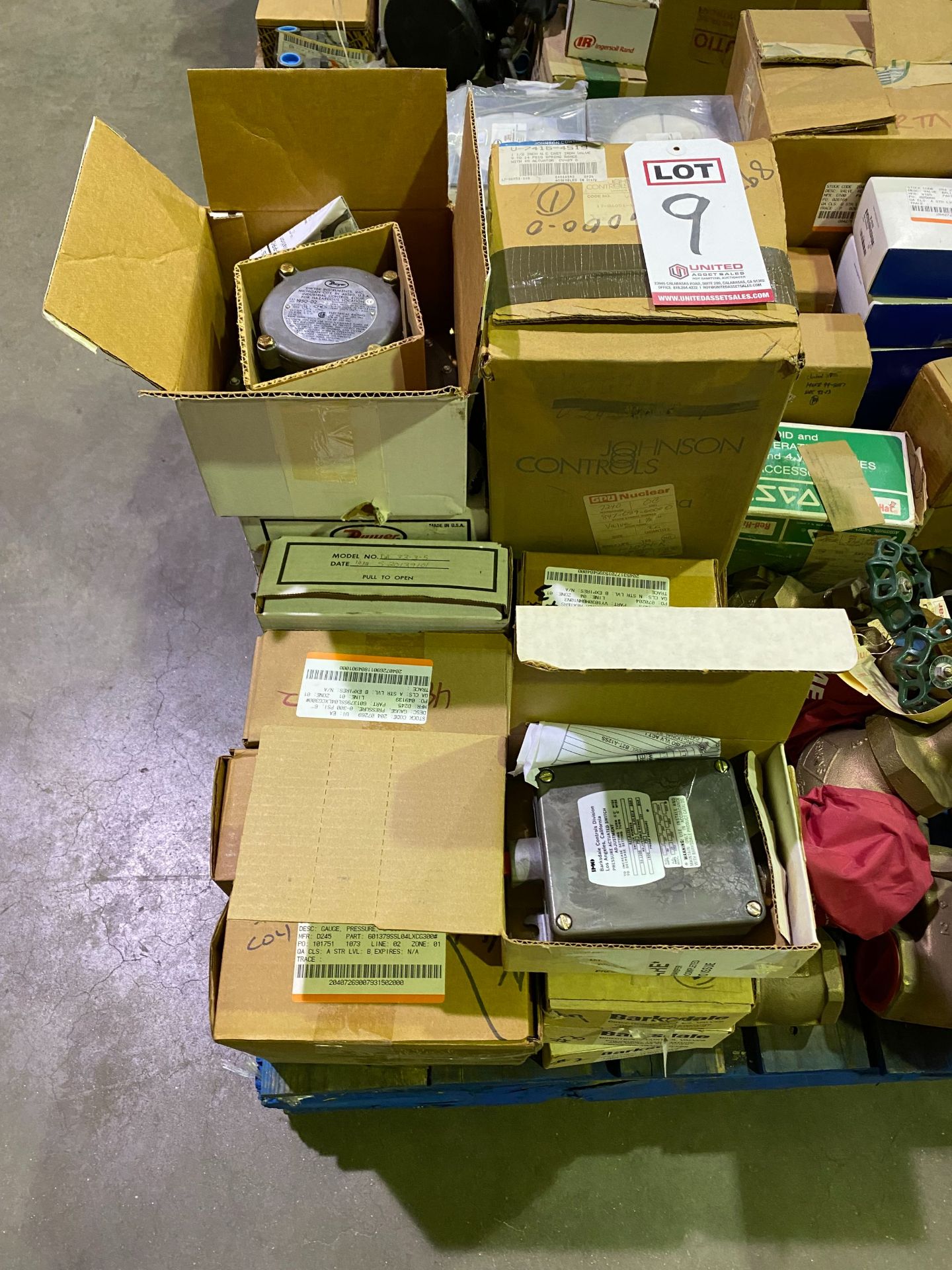 PALLET OF GAGES, VALVES, REGULATORS, SWITCHES & MISC. - Image 8 of 9