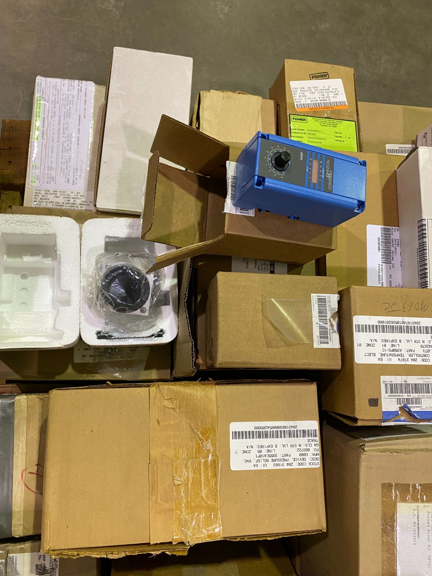 PALLET OF FOXBORO CONTROLS, GAGES, REGULATORS, TEMPERATURE CONTROLLERS & MISC. - Image 8 of 8