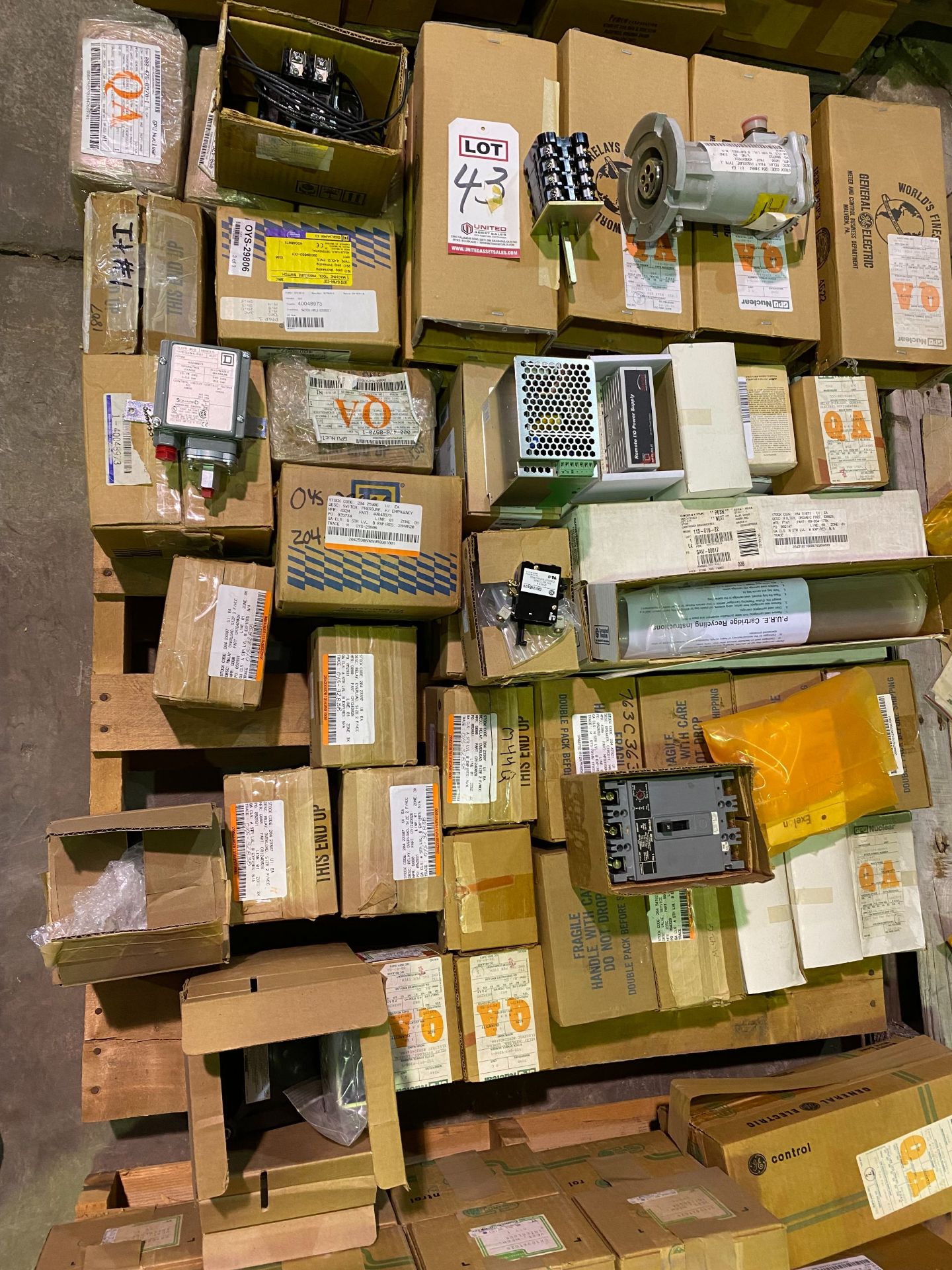 PALLET OF BREAKERS, RELAYS, SWITCHES & MISC. - Image 8 of 8