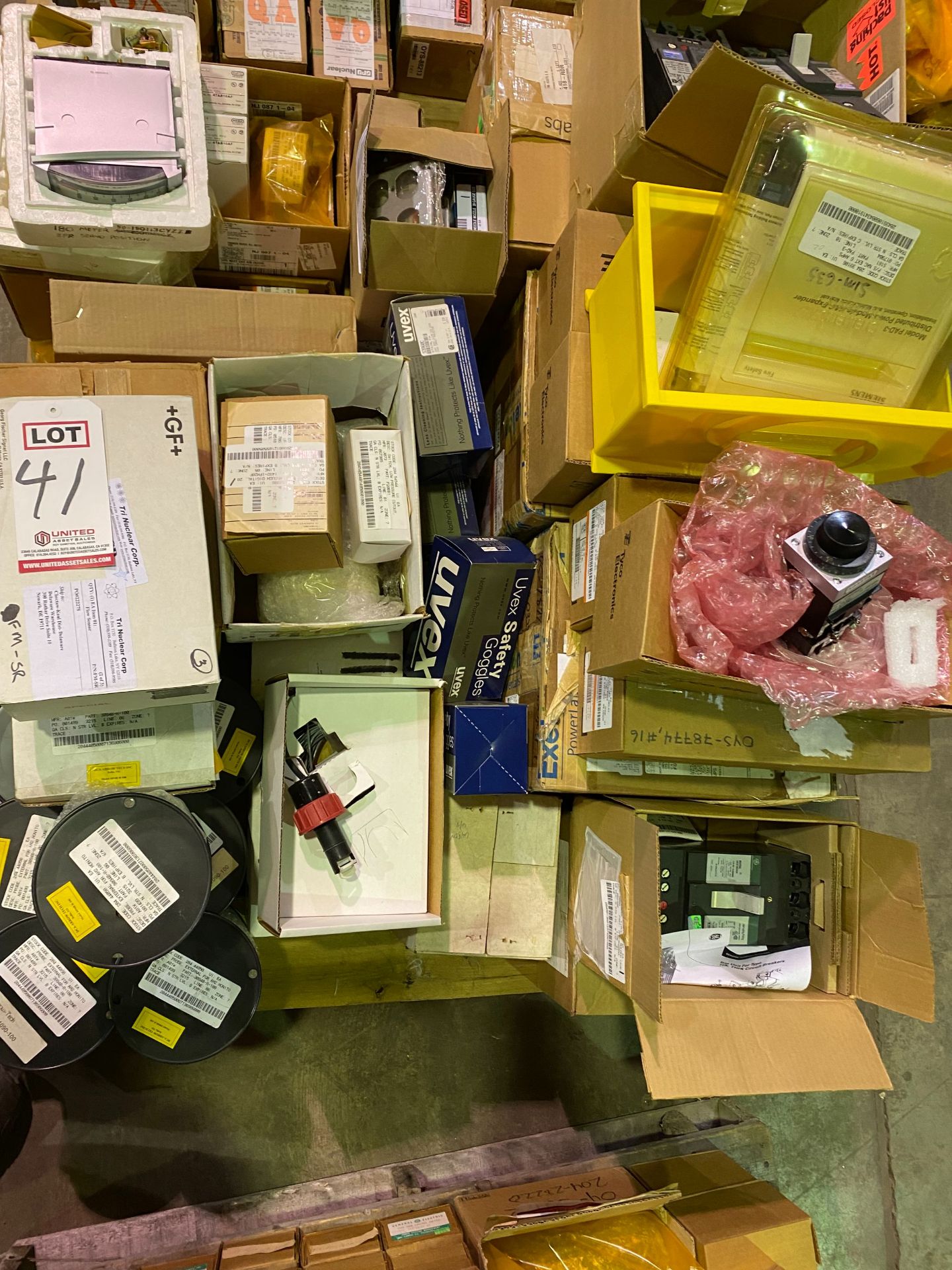 PALLET OF BREAKERS, RELAYS, SWITCHES & MISC. - Image 10 of 10