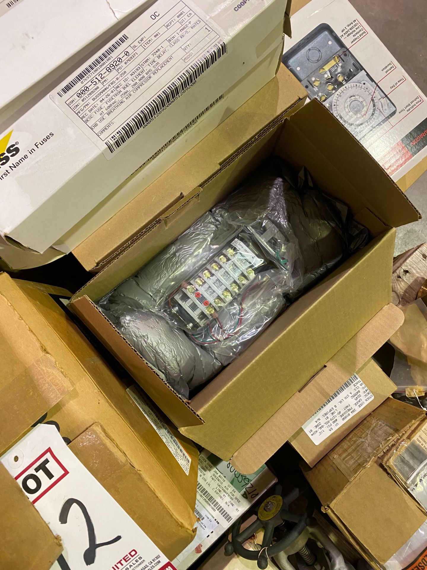 PALLET OF FOXBORO CONTROLS, GAGES, REGULATORS, TEMPERATURE CONTROLLERS & MISC. - Image 6 of 8