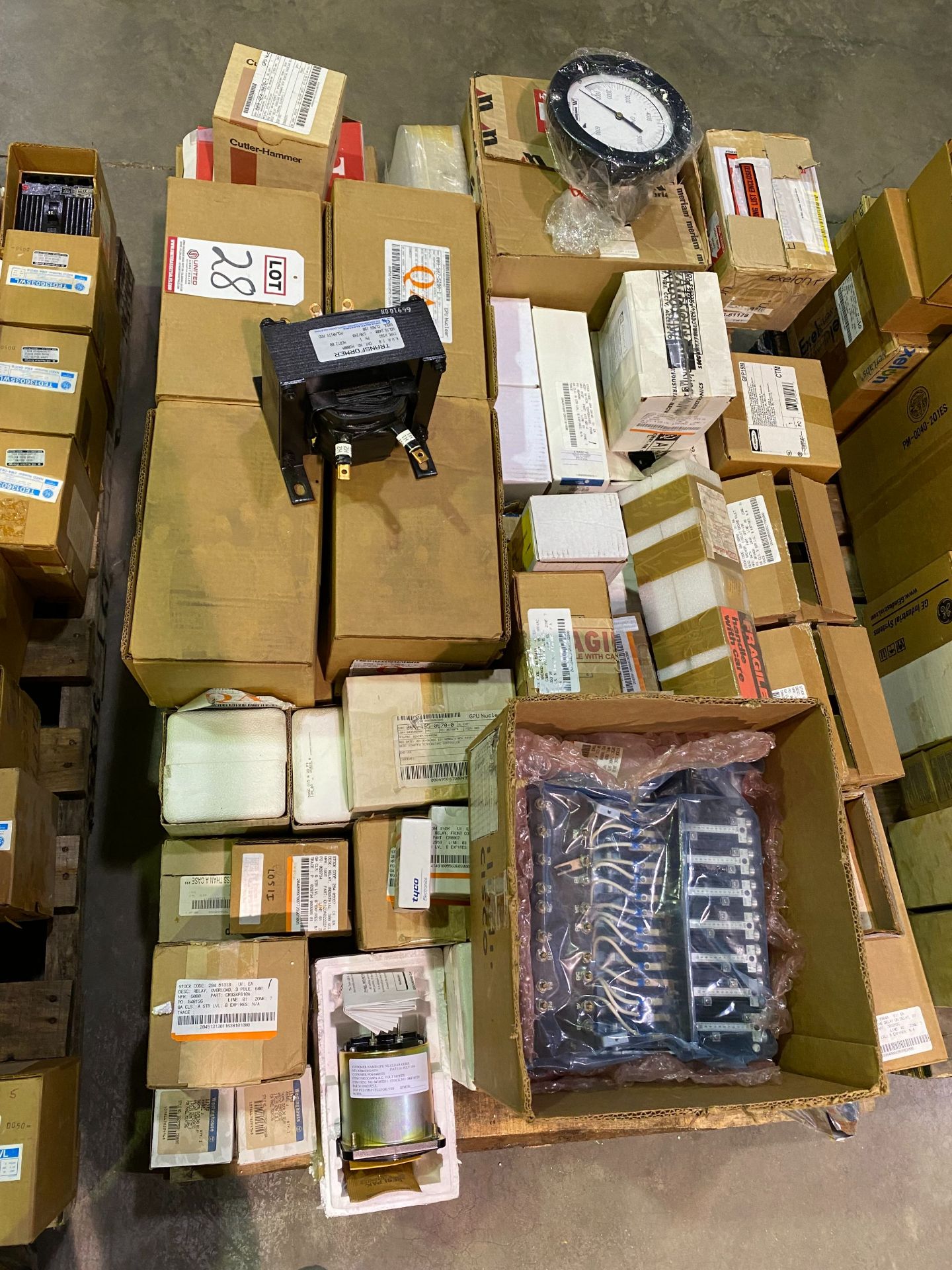 PALLET OF BREAKERS, RELAYS, SWITCHES & MISC. - Image 9 of 9